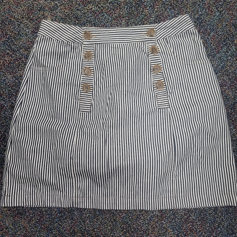 Listiele Navu & White Striped Button-Front Mini Skirt